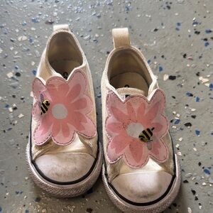 Toddler converse with Pink Flower & Bee Accent